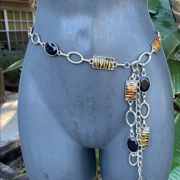 Silver chain belt with animal print and Alaskan diamond links